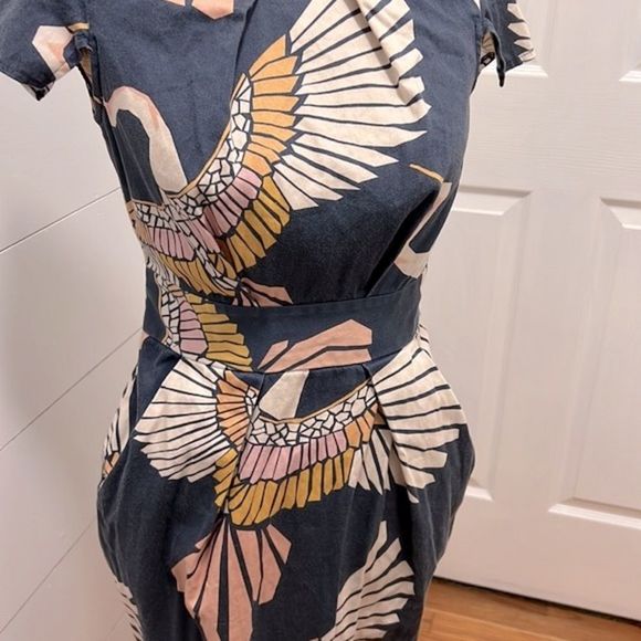 Closet Dresses & Skirts - Closet London Cap Sleeve Midi Dress in Bird Print, size 6.